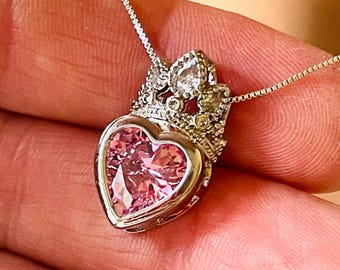 Collar con dije de corazón y corona de circonita cúbica rosa, chapado en oro blanco de 14k – Regalo de San Valentín en plata u oro