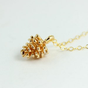 Pinecone Charm Necklace Gold Filled Women Young Girls Small Dainty Little Vermeil Pendant Ocean Beach Jewelry Gift High Quality