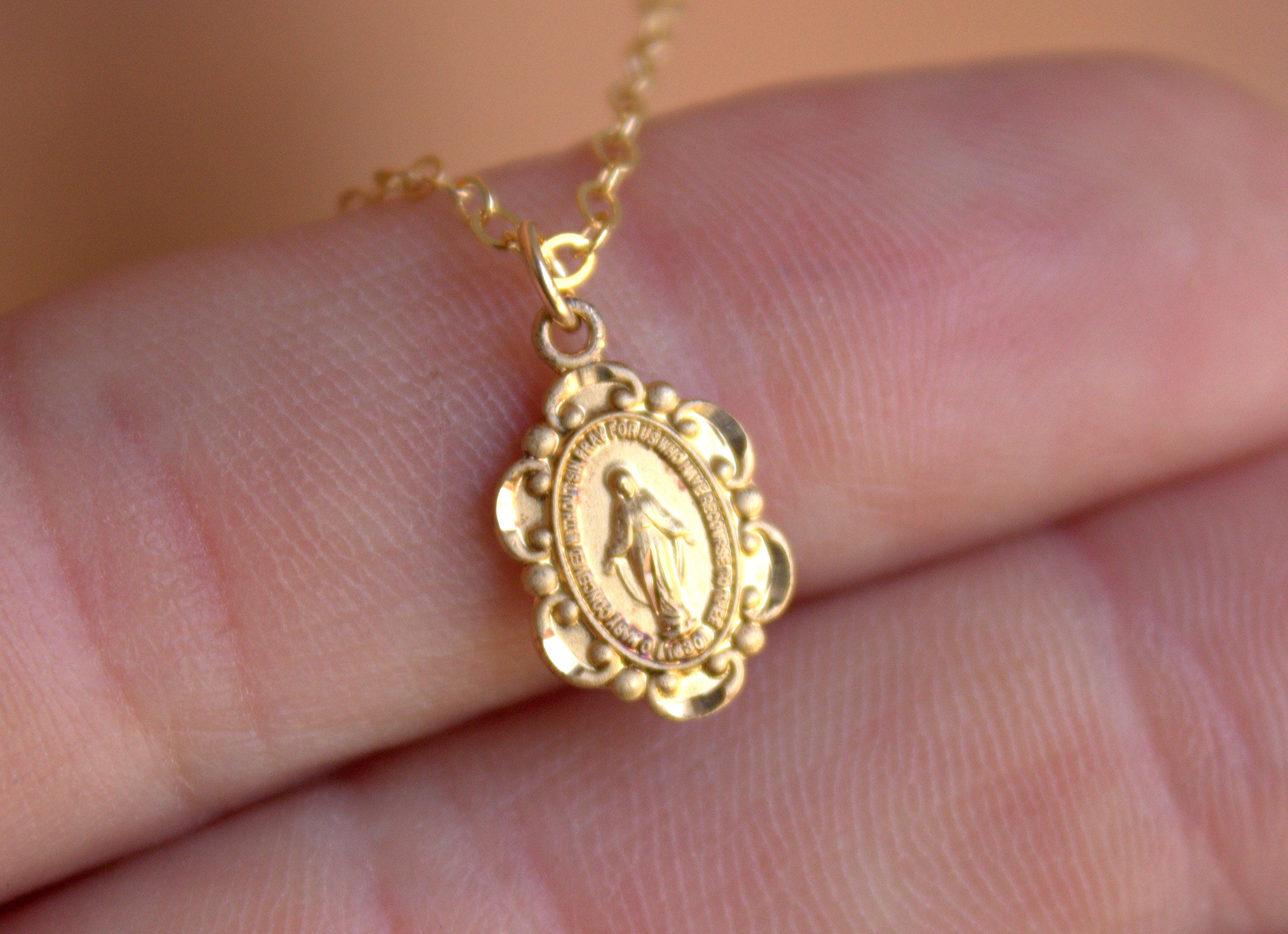 Sterling Silver Italian Virgin Mother Mary Miraculous Medal Pendant Necklace Sterling Silver Italian Virgin Mother Mary Miraculous Medal Pendant Necklace