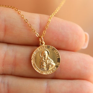 14k Gold Filled Jesus Charm Necklace Dainty Small Round Gold Jesus Pendant Necklaces Catholic Jewelry Gift Sterling Silver Jesus Charm