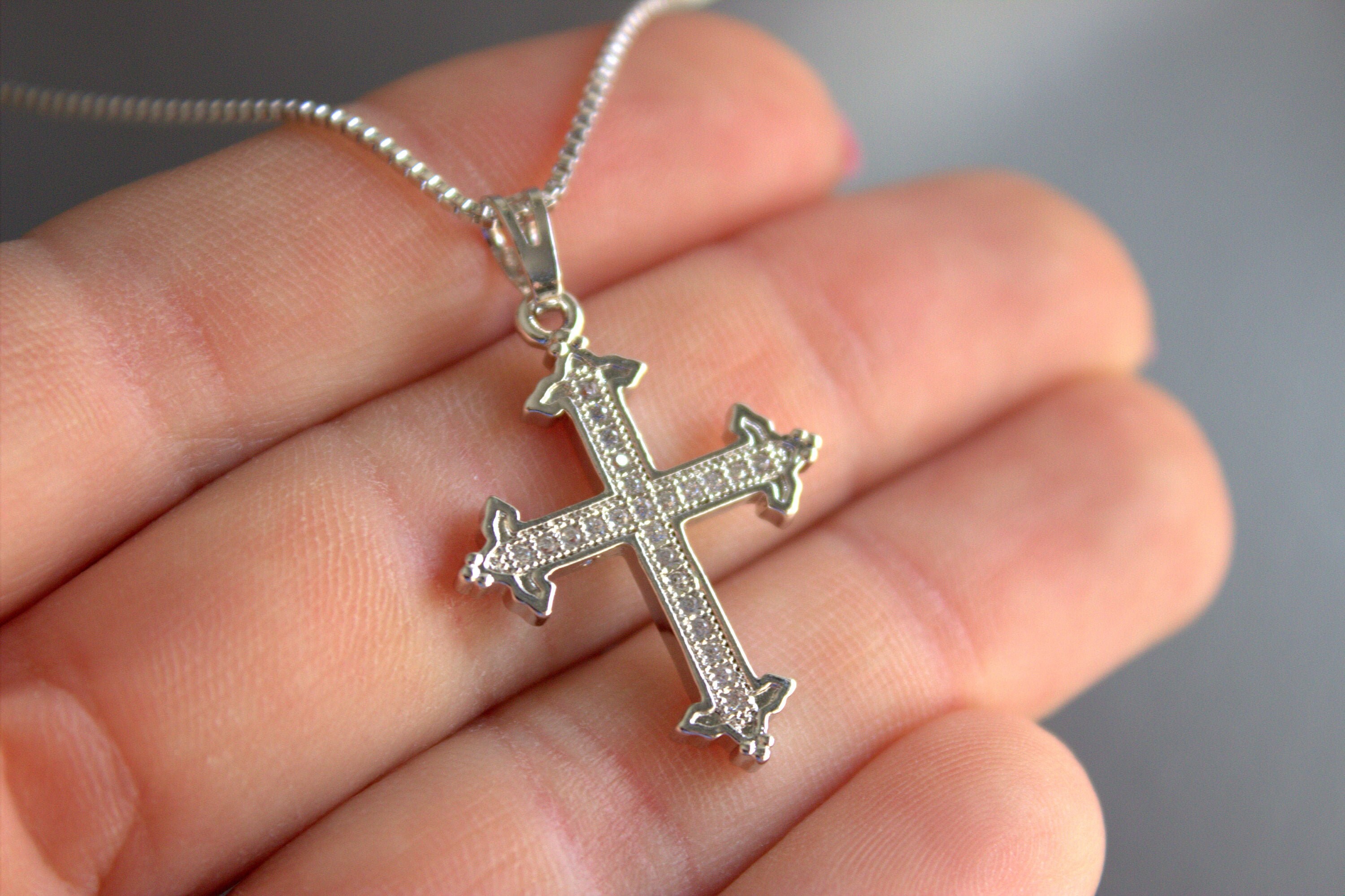 Cross pendant necklace white gold online