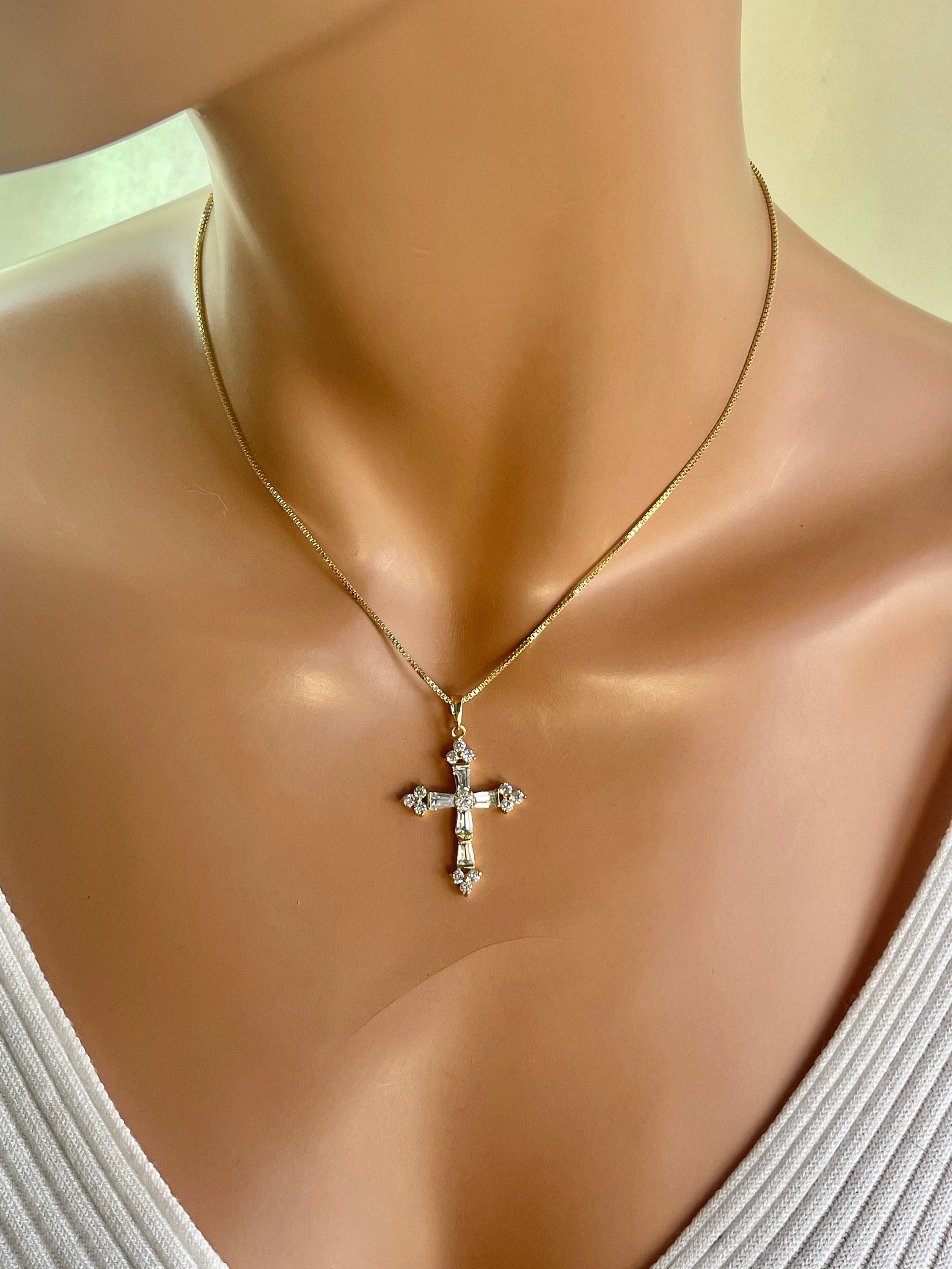 Wendalern Gothic Diamond Cross Necklace Dainty Blue Crystal Cross Necklace  Punk Inlaid Zircon Cross Choker Necklace Vintage Religious Cross Pendant  Necklace Y2K Jewelry for Women Girls : Amazon.co.uk: Fashion