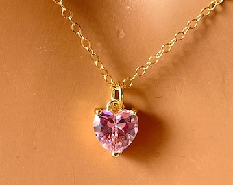 Collar con dije de corazón de circonita rosa bañado en oro de 14 quilates: regalo de San Valentín