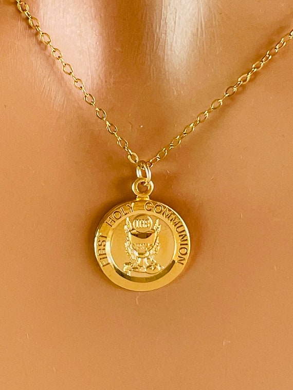 Small Gold Holy Communion Charm Necklace Sterling Silver Sacrament Catholic Girls Communion Gift Round Religious Jewelry Gift for girls