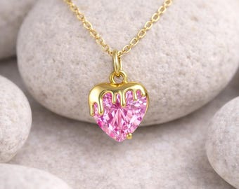 Collar con corona de corazón de circonita rosa bañado en oro de 14 quilates: regalo de San Valentín.