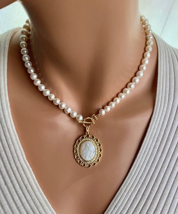 Pearl Necklace Miraculous Mary Mother of Pearl Gold Filled Virgin Mary Pendant Necklace Pearl Choker Catholic Gift for mom jewelry