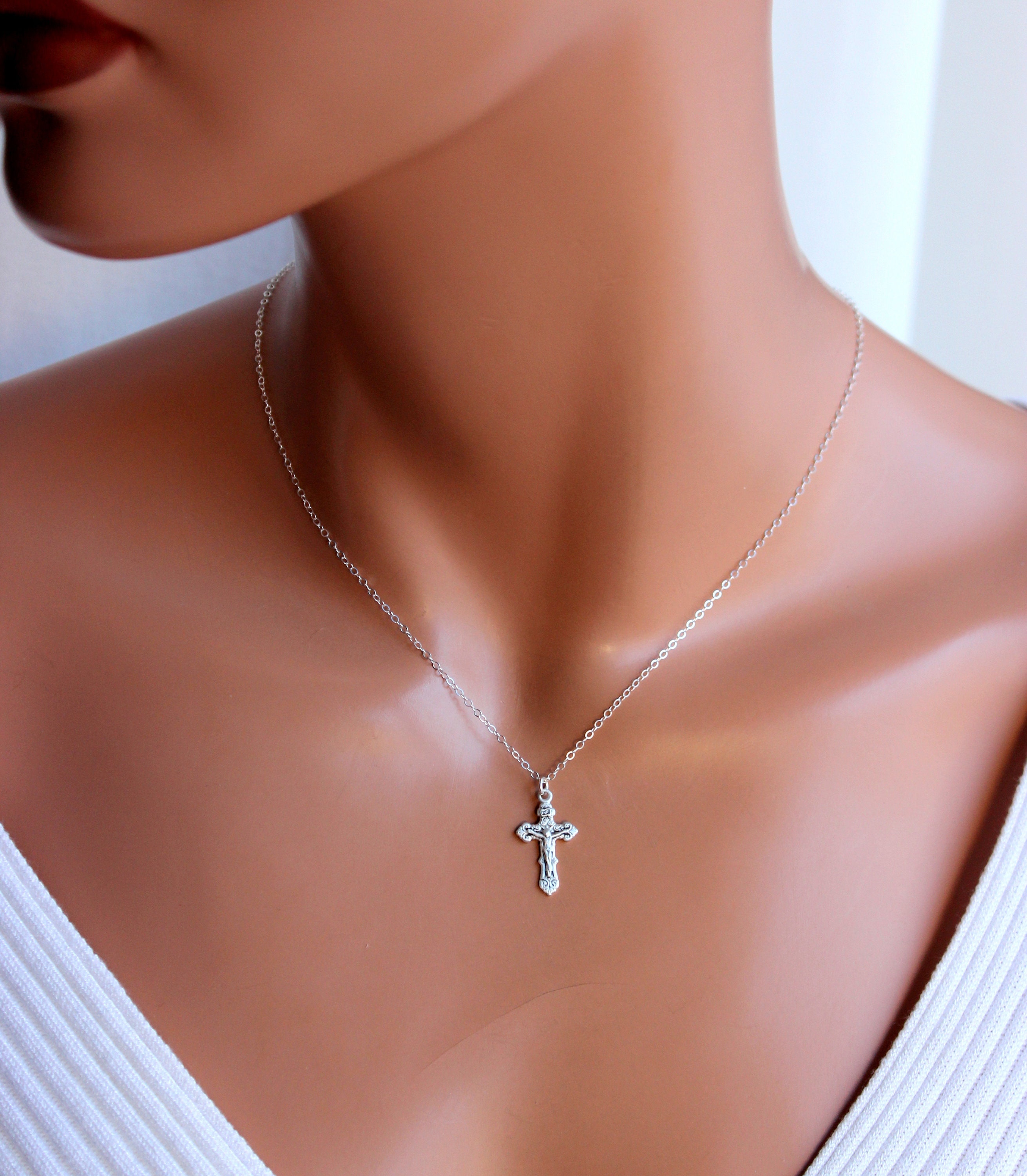 SISGEM 18k Gold Box Chain and Cross Pendant Necklace for Women, Small  Religious Jewelry Christmas Gifts for Her, 18 Inch レディースアクセサリー