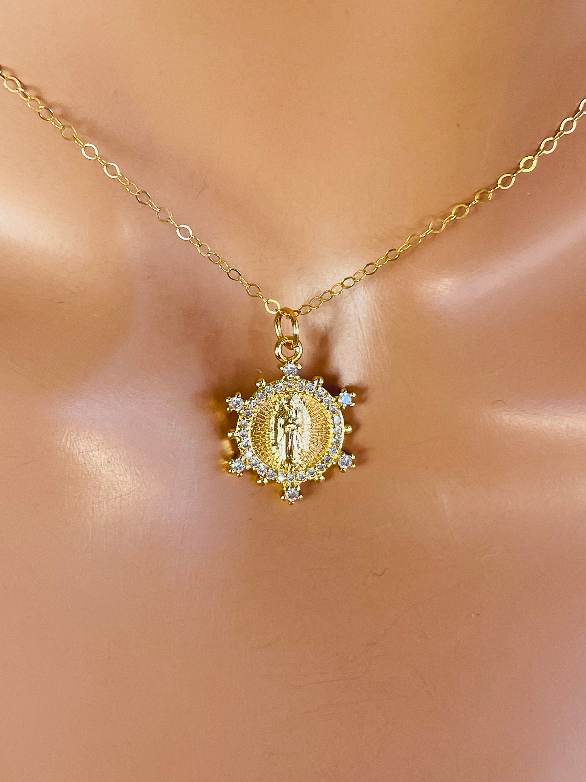 グアダルーペの聖母チャームネックレス 14Kゴールドフィルド 上品な