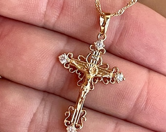 Collar con crucifijo bañado en oro de 18 quilates: colgante de cruz religiosa, cadena Singapur, para mujeres y niñas.