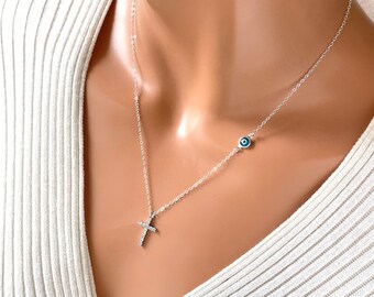 Collar de cruz de ojo malvado de plata esterlina: dije de Murano azul claro
