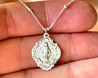 Collar pequeño de plata esterlina con medalla milagrosa, dije de MARÍA, cadena tipo caja satélite, colgante de oro de la Virgen María, regalo para mamá