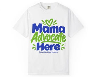 Koszulka „Mama Advocate Here” | Odważny, niebiesko-zielony wzór promujący obronę praw