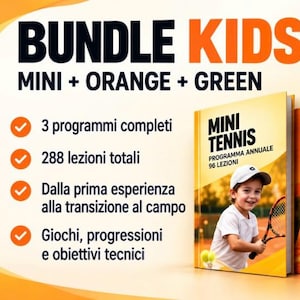 以下が含まれることがあります： MINI TENNIS、ORANGE、GREEN SUPERGREENというタイトルの3冊の指導用ブックセット。表紙にはラケットとボールでテニスをする子供たちが描かれています。テキストには3 programmi completi、288 lezioni totaliと記載されています。