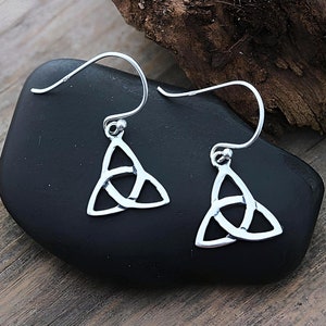 Brincos Triquetra de Prata Gorgeos, Brincos Nó da Trindade de Prata Esterlina, Brincos Celtas de Prata, Joias com Brincos de Prata, Símbolo da Amizade