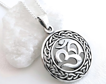 ガネーシャ神のお守り「オーム」ネックレス：ヒンドゥー教の成功の神