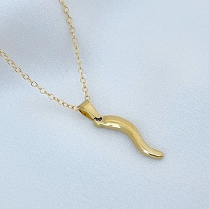 Goldene italienische Horn Halskette. Goldenes italienisches Horn. Gold Cornicello Halskette. Cornetto 25mm H. x 4mm B. Kette gewählt