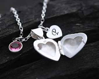 Collar con medallón de corazón en plata de ley 925. Elige entre cadena de plata de ley, inicial y piedra de nacimiento. Pequeño medallón de plata. 17