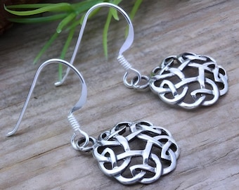 Pendientes de nudo celta de plata. Pendientes de nudo celta de plata esterlina. Pendientes de plata. Joyería. R-076