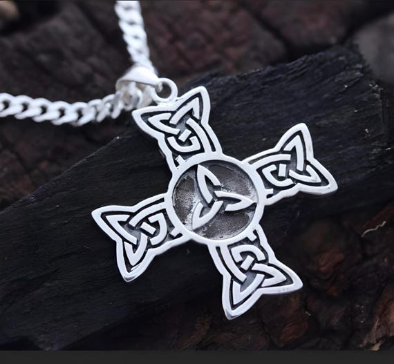 Celtic trinity Pendant, Cross pattée Necklace. men’s Celtic pendent. Celtic Necklace, mens irish Necklace, Triquetra Necklace