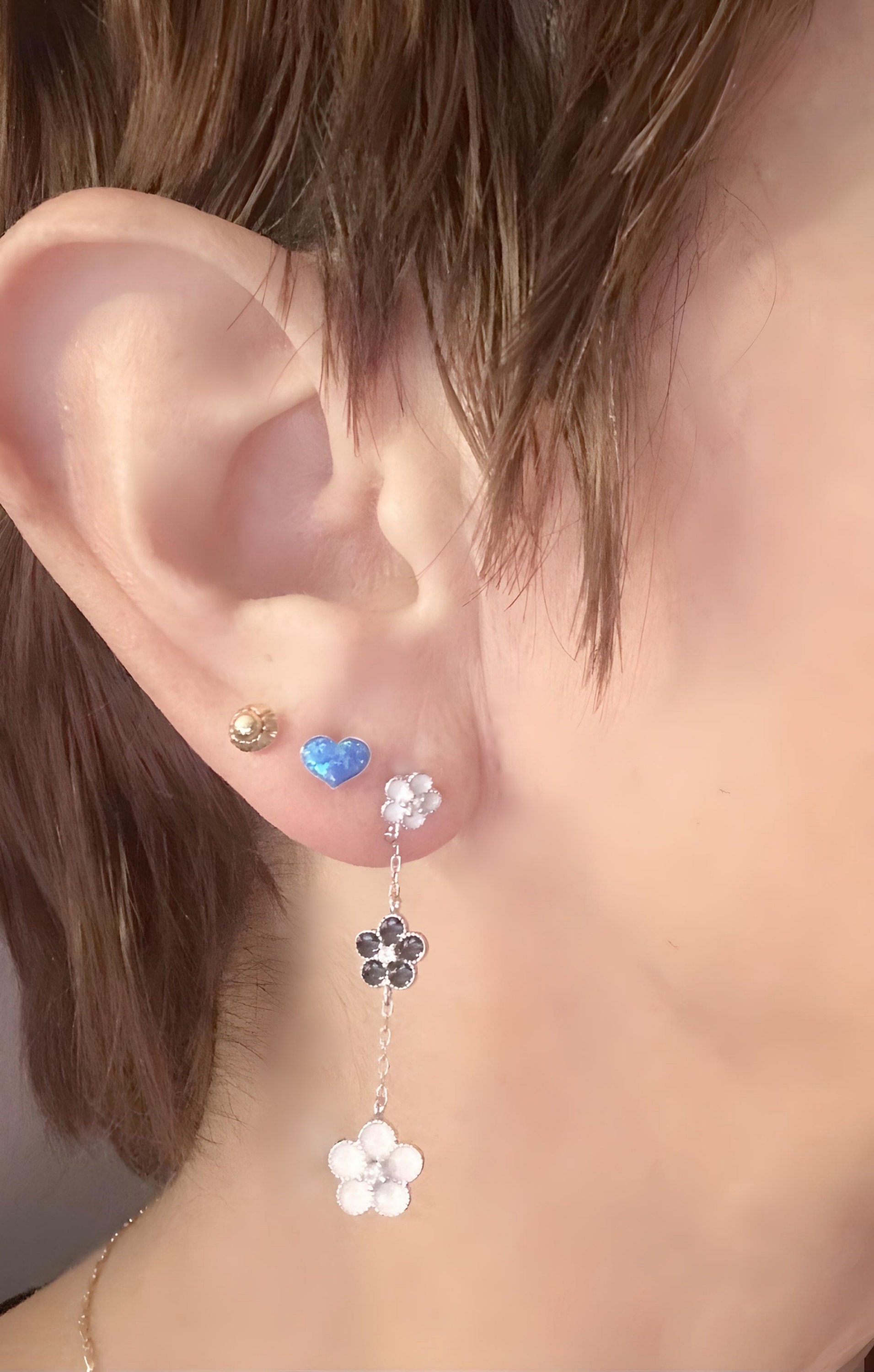 925スターリングシルバーフラワースタッドピアス、マザーオブパール