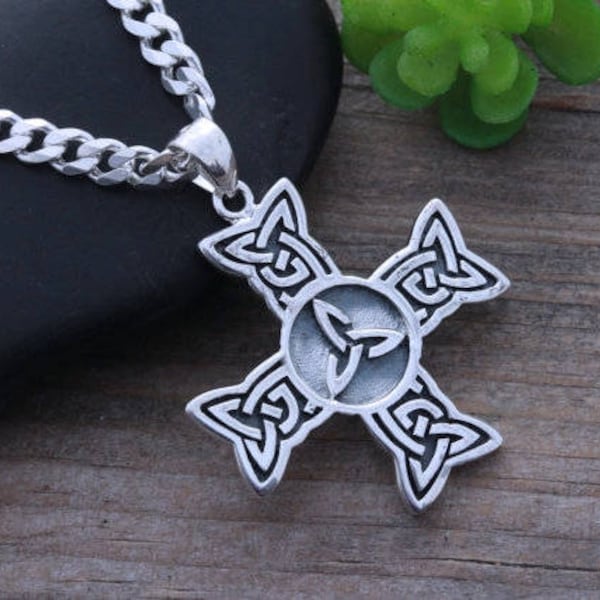 Celtic trinity Pendant, Cross pattée Necklace. men’s Celtic pendent. Celtic Necklace, mens irish Necklace, Triquetra Necklace