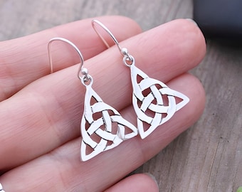 Sterling silver Trinity Knot Earrings, Gorgeous Silver Triquetra Earrings, Silver Celtic Earrings, Love, friendship symbol