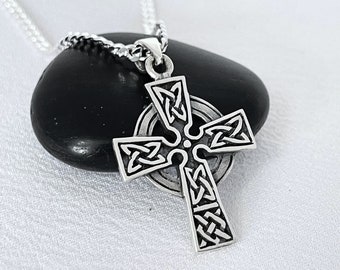 VASSAGO Collana con nodo celtico irlandese portafortuna, in acciaio inox, con ciondolo a forma di nodo trinitario, gioiello geometrico senza tempo, per donne e uomini, Adjustable, Acciaio inossidabile