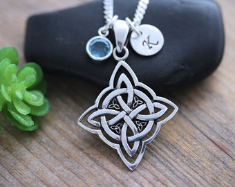 Collana Encarn in Argento con Nodo Celtico - Eleganza e Significato
