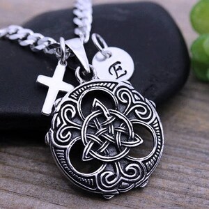 CELTIC TRIQUETRA Silver Pewter Leather Necklace Surfer CELTIC TRIQUETRA Silver Pewter Leather Necklace Surfer