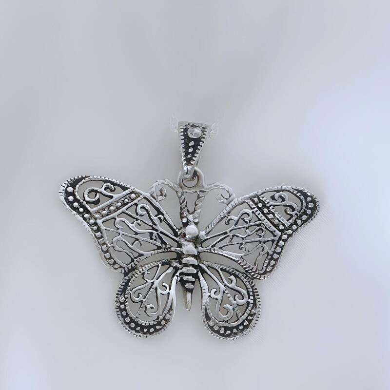 Butterfly necklace in silver