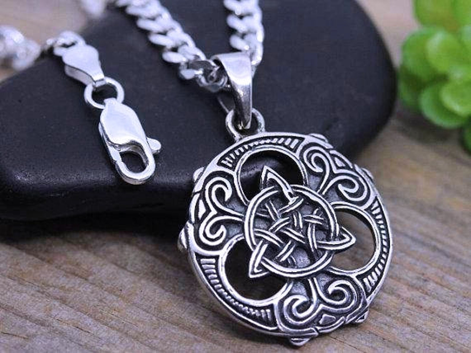 Engraved Trinity Necklace. Customized Celtic pendant. CHOOSE | Etsy