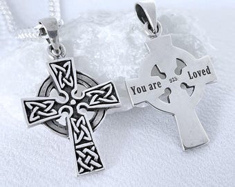 彫刻入りクロスネックレス アイルランド製スターリングシルバー ケルト三位一体クロス。チェーンをお選びください。2168