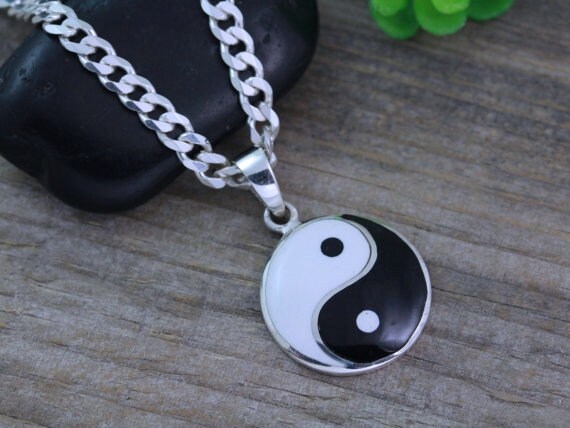 Collar yin yang sales