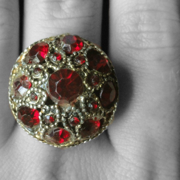 Vintage Gold Tone Faux Red Ruby Ring Size 9.5-10.5