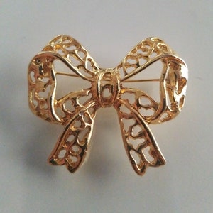 Vintage Gold Tone Ribbon Bow Brooch Pin 1 5/8" wide by 1 1/2" tall