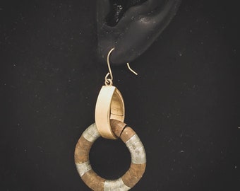 Vintage round dangling metallic hoop earrings : gold tone, silver tone, light brown ; 2.5 inches long