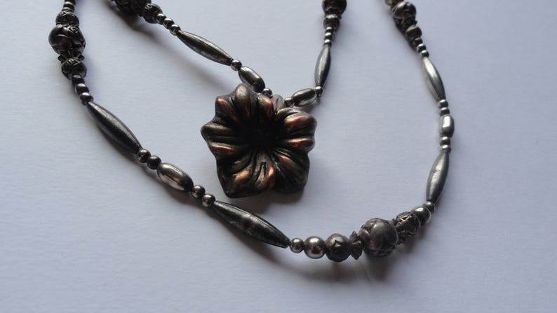 Vintage 28 Silver /& Copper Tone Beaded Flower Pendant Double Stranded Necklace