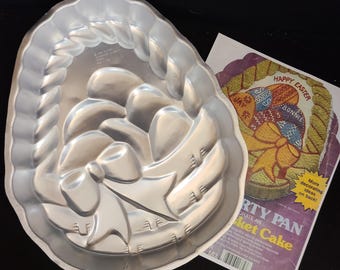 Wilton Easter Basket Full of Eggs Cake Pan 502-1727 Ribbon Tie Character Mold