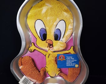 Wilton Tweety Bird Pan Birthday Kids Party Treat with Original Color Insert Instructions Looney Tunes Warner Brothers Cartoons Bugs Bunny