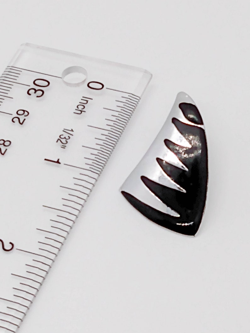 Vintage claw shaped triangular metal pierced earrings black and silver tone with wavy line pattern ; about 1 14 x 34 inches