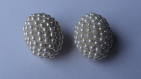 Vintage White Faux Pearl Beaded Oval Clip-On Earr… - image 2