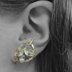 Vintage Gold Tone Large Faux Pearl Floral Clip On Earrings Leaf Leaves