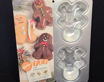Wilton Little Gingerbread Boys Men Girls 1-2-3 Aluminum Cake Pan Christmas Winter Holiday Mini Cakes