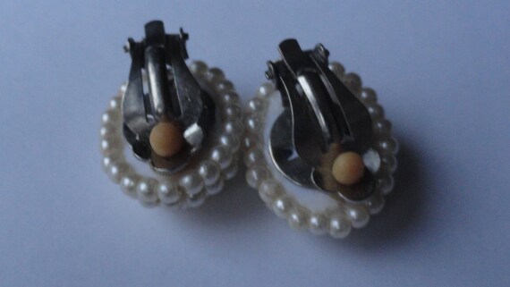 Vintage White Faux Pearl Beaded Oval Clip-On Earr… - image 3