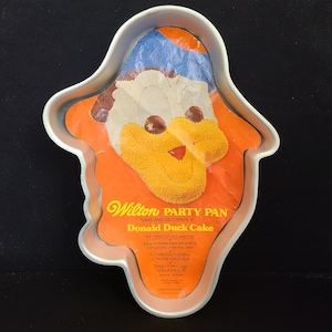 Wilton Donald Duck Face Head Figure Cake Pan Birthday Kids Party Treat with Original Insert Disney Cartoons Toddlers