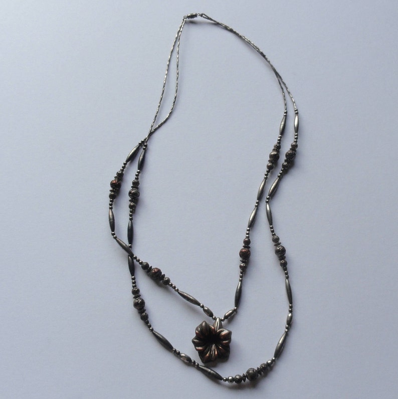 Vintage 28 Silver /& Copper Tone Beaded Flower Pendant Double Stranded Necklace