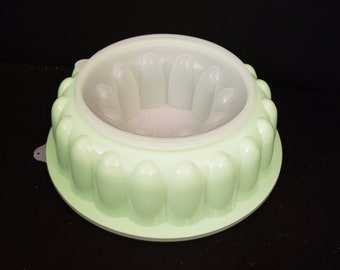 Vintage Tupperware Mint Green Jello Ring Jell-O Molds w/ Lid Gelatin Salad Mold Size Party Mod Retro Kitchen Potluck Dish