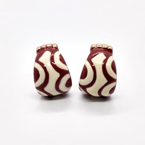 Vintage maroon & cream white curvy swirl painted clip-on earrings with gold tone hardware