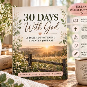 Pode incluir: Um diário de devoção e oração intitulado 30 Days With God apresentando uma paisagem ao pôr do sol com uma cerca de madeira e flores silvestres. A capa inclui o texto A Daily Devotional & Prayer Journal e Scripture, Prayer, Reflection, Journal.