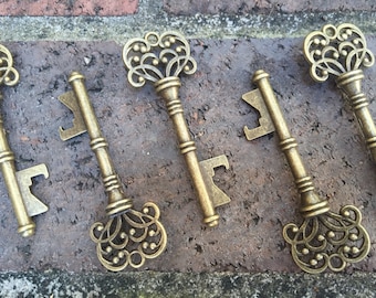 Skeleton Key Bottle Openers in Bronze * Antique Key Wedding Favors * Custom Favors * Personalized Vintage Steampunk Key Beer Bottle Openers